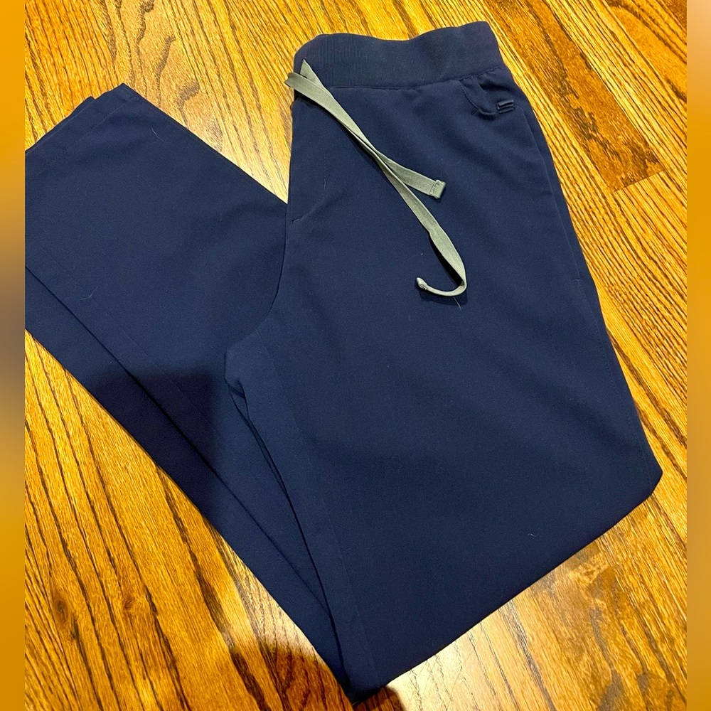 EUC FIGS Navy Women’s Castelar Skinny Scrub Pant, size small